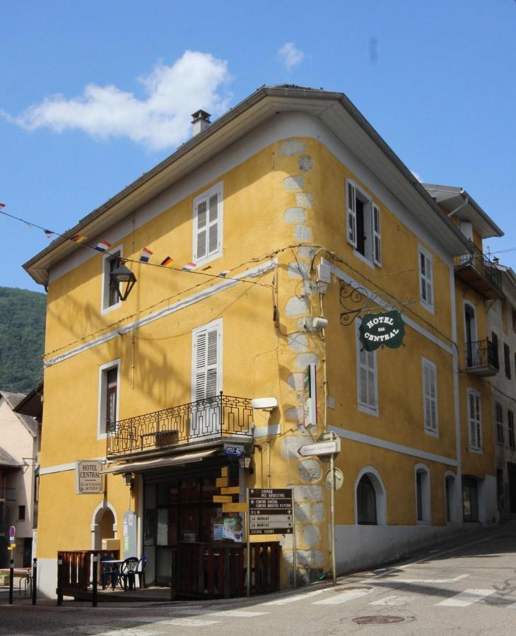 Hotel Central Saint-Pierre-dʼAlbigny Exterior foto